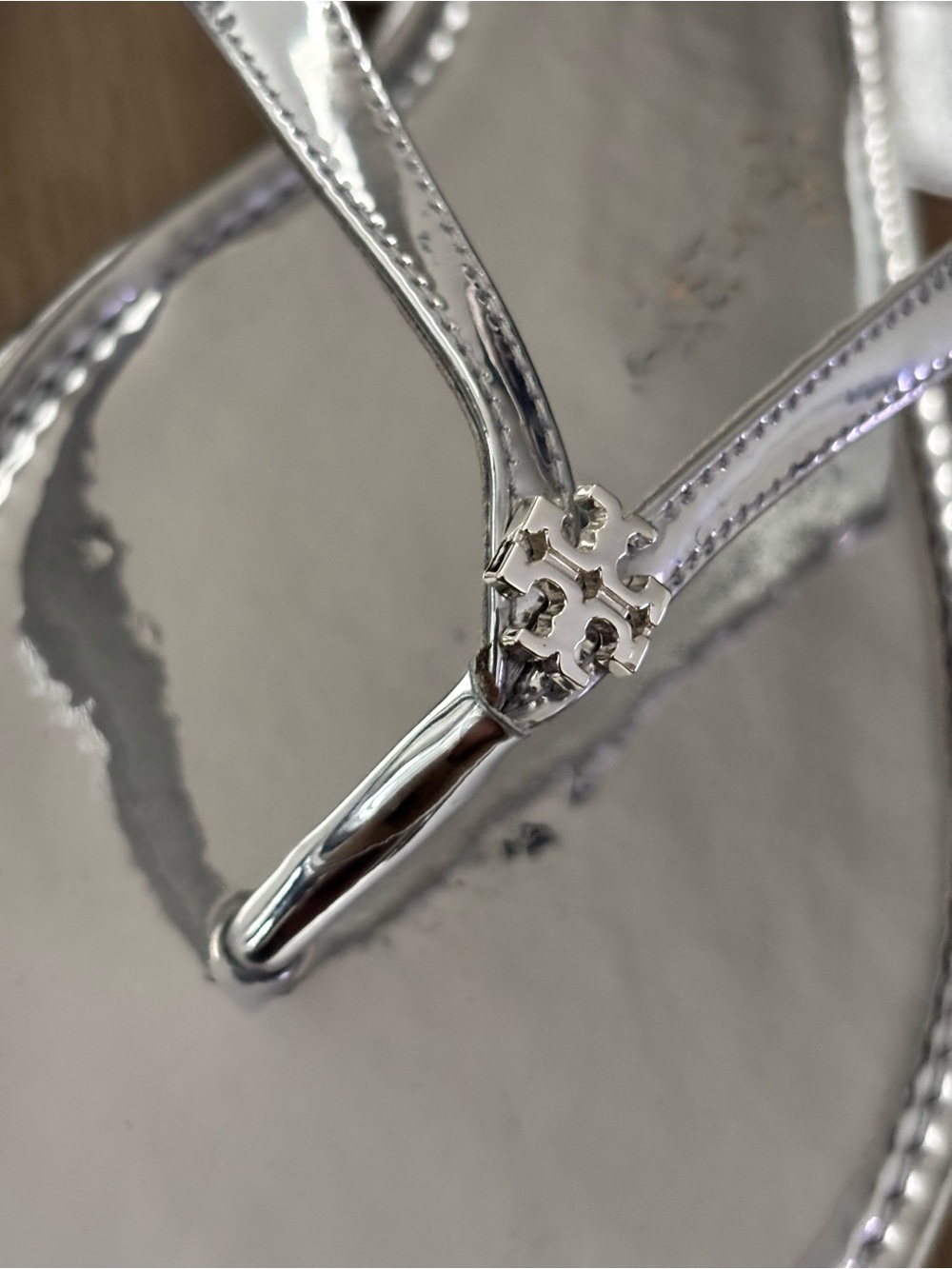 Tory Burch Metallic Silver Women's Thong Sandals Size 11 - Picture 3 of 7